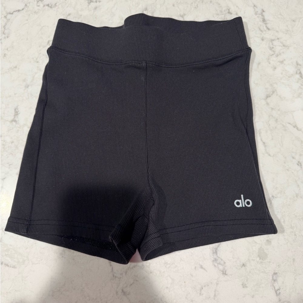 Alo ribbed yoga shorts